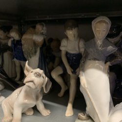 B&G  Royal Copenhagen figur- Amagerpiger p shoppetur