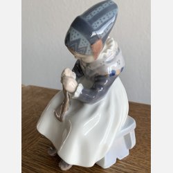 Royal Copenhagen - Amager pige, der strikker - B&G