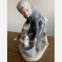 B&G Royal Copenhagen - Pige med kalv