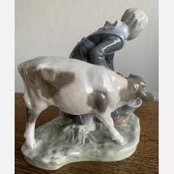 B&G Royal Copenhagen - Pige med kalv