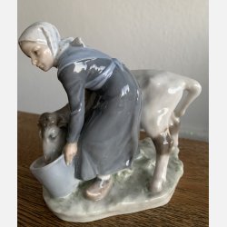 B&G Royal Copenhagen - Pige med kalv