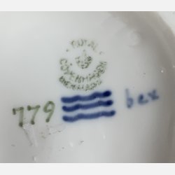 B&G Royal Copenhagen - Pige med kalv