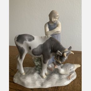 Bing & Grndahl - Bondepige med kalv og gs