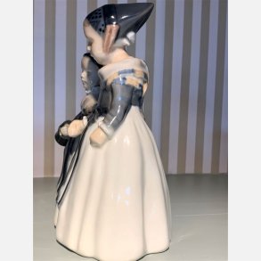 B&G  Royal Copenhagen figur- Amagerpiger p shoppetur