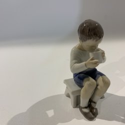 B&G figur Dreng der drikker