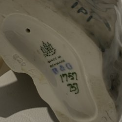 Dreng p sten, Bing &amp; Grndahl figur nr. 1757