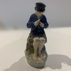 B&G figur Dreng der snitter nr.905