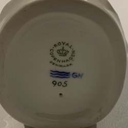 B&G figur Dreng der snitter nr.905